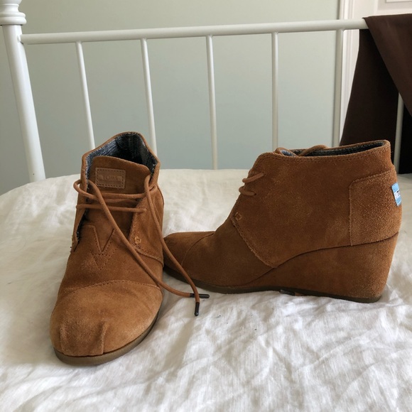 Toms - Picture 1 of 4